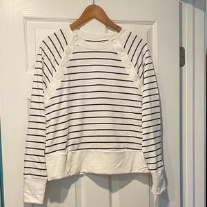 Motherhood NWOT nursing sweatshirt size M